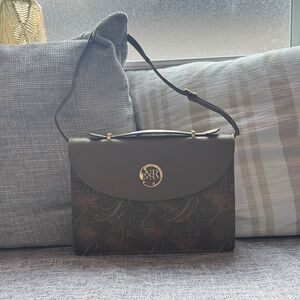Nina Ricci Elegant Tan and Brown Handbag